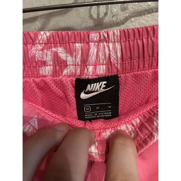 Nike Men’s Medium Woven Shorts Pink All Over Swoosh Print Pattern - Picture 2 of 8